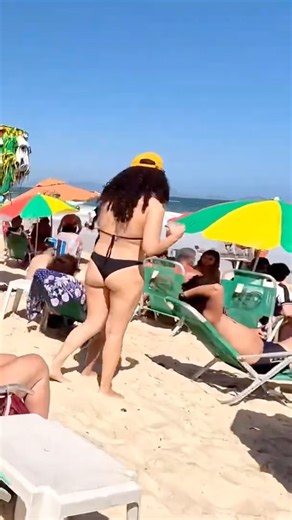 🇧🇷 Copacabana Beach A Sunny Day