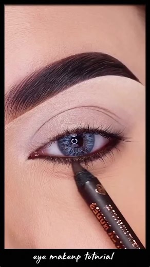 Step-by-step eye makeup tutorial 💕 Soft glam look 💫 #eyemakeup #makeuptutorial #beautytips #makeuplook #eyeshadowtutorial