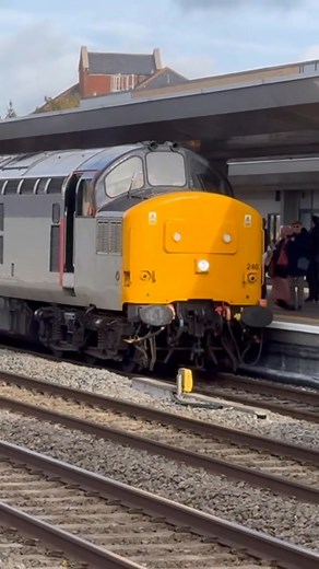 37240 & 7029 depart Oxford to the loop for a water stop! #traintok #trainspotter #vintagetrains #railtour #fyp | Train.spotter123