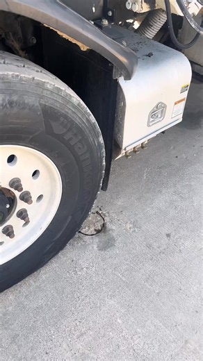 Easy repair on this PTO system. Sometimes its best to check everything before swapping parts #diesel #truck #peterbilt #trashtruck #garbagetruck #heavytruck | Engine Derate In Peterbilt Fix