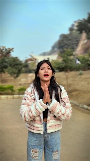 Soni singh 👑 on Instagram: "Follow me Guys ❤️..... @soni4u._ ......... ... #happynewyear #followforfollowback #share #instagram #viralvideo"