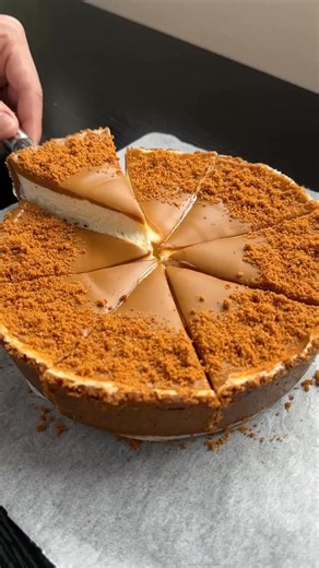 Bro Json on Instagram: "NO-BAKE Biscoff Cheesecake 🤤 100g Unsalted Butter 200g Biscoff Biscuit (tantsameter lang) Biscoff Spread 250g Cream Cheese 1-2 tbsp Sugar 1 cup Whipping Cream #nobake #biscoff #Cheesecake #Dessert #recipe"