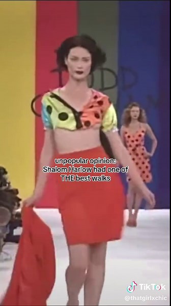 Shalom Harlow's Iconic Catwalk Moments