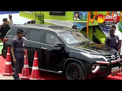 AP CM YS Jagan Convoy Visuals @ Guntur | YSR Yantra Seva Scheme Launch in Guntur | Sakshi TV