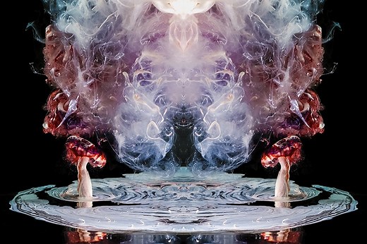 This photographer creates mesmerizing ink in water art