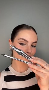 Vuoi sopracciglia da urlo in soli due passaggi? Non temere! Insieme a @michellericc, ti sveleremo il segreto per un look WOW in un batter d'occhio! ✨🖌️ #benefitcosmeticsitaly #preciselymybrowpencil #brows | Benefit Cosmetics