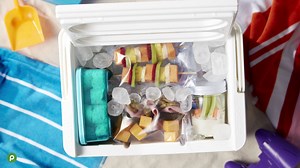 Plan a family beach day and don’t forget to pack these fun and easy snacks! http://spr.ly/6181DSznL | Publix
