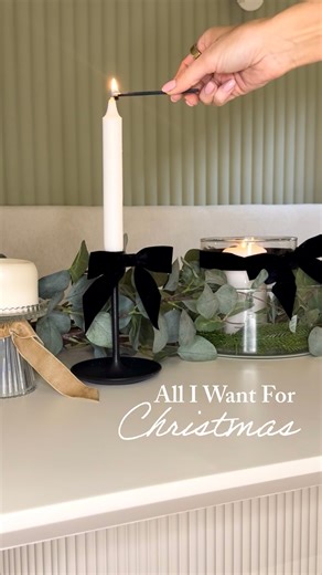 Lucy @homepoppylane on Instagram: "The wish came true ✨ Send to someone you want to build a dining booth with in 2026 ♥️ One of my favourite projects to complete in 2025, I have a 5 part series on each stage of building this! Cant wait to host over the Xmas season (can you believe I still haven’t eaten dinner here yet 🤣🙃) Dining room inspiration oval table wall panelling DIY herringbone floor #diningbooth #banquetseating #diningroom"