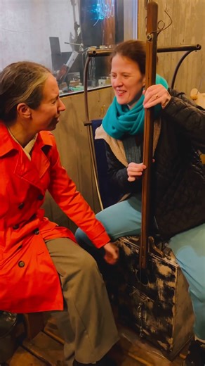 One-string doublebass & cajon? What is this thing?! Guess the name in comments! #spoonful #barisax