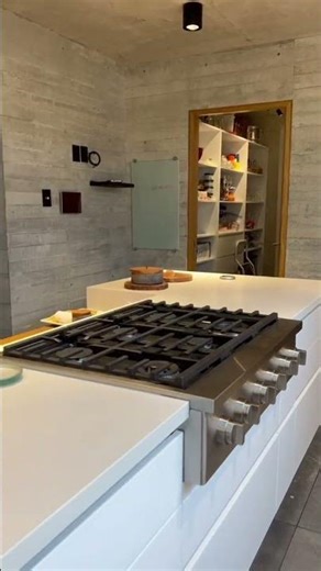 Cocina funcional con electrodomésticos de HOMEa