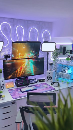 I’m just gonna say it, one of the cleanest setups out there 😏 #techtok #pcsetups #gamingsetups #pcgamingsetup #desksetups #gamingroom #carterpcs