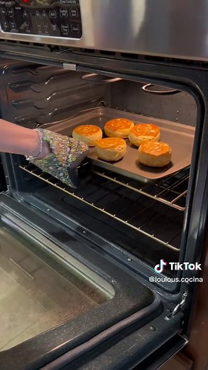 Pillsbury Biscuit quick tip! @pillsbury #biscuit #tip #cooking #baking #cookingtip