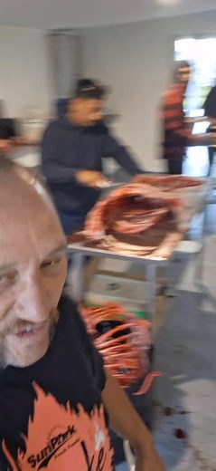 My family getting it done for the arrival of my beautiful mum, auntie, nan and nanny nanny..thank you whanau 🥰🥰🥰 | Harry Morgan