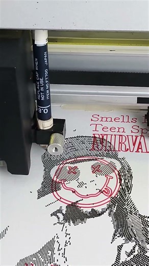 Day 7 of making potrait drawing with Plotter Machine until I reach 1K followers. #nirvana