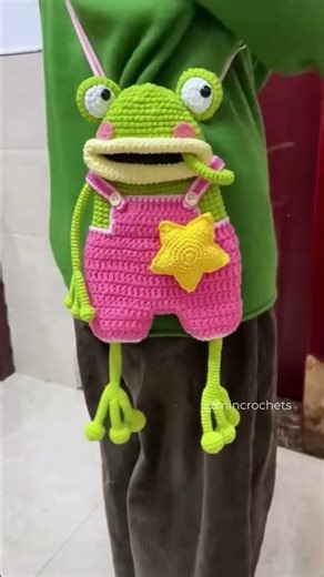 She was scared to go back to school… so I crocheted her a little frog friend 🐸🤍