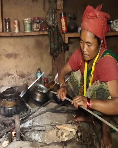 Cooking potatoes by boiling method and eating together - My village official videos | Harvest Village