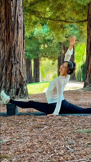 How to Do Front Splits STEP-BY-STEP | Beginner-Friendly Flexibility #flexibility #stretching #shorts