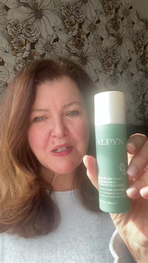 7 days using the @Alpyn Beauty Super Sculpt Serum on my face and neck — and I’m genuinely noticing a difference. Skin feels firmer, more hydrated, and smoother, especially around the neck. Sharing my real experience on mature skin 🤍 #Over50Skincare #MatureSkin #AntiAgingRoutine #SkincareOver50 #UGCCreator