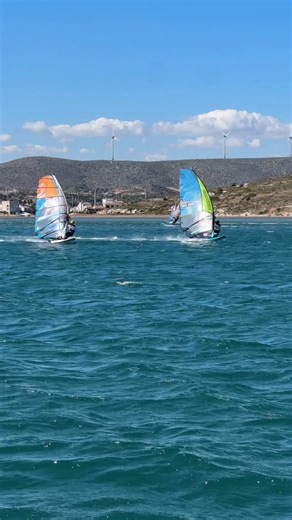 The U21 boys have been battling hard this morning - check out the action from the first mark between @bblsurfer & @mario_boek with the synchro jibe! Brendan Lorho 🇫🇷 took the victory in the first U21 Boys Final, maintaining his impeccable form this season! 🏁 Alacati Wind Fest - PWA Youth & Junior Slalom World Cup 📍 Cagla Kubat Windsurf Academy, Alacati 🇹🇷 🗓️ 8th - 12th October 2025 Event Partners: @caglakubatwindsurfacademy Event Sponsors: @Axa_turkiye @egitimeyüboglu @boyalikbeachhotelsp