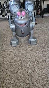 Sharper Image RoboScout part 2 of 3 (Start up, Auto Roam)