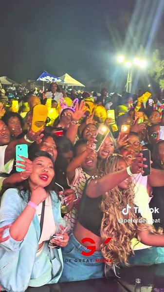 All artists want a crowd like this—one that sings along! 🔥📸📍 The crowd was INSANE! 🔥🔥 Vaal is definitely a vibe! 🙌🏾🔥 📸📍 De Great Media #degreatmedia #wearehere #vaaltiktok #shortsandshades #brandondhludlu👑