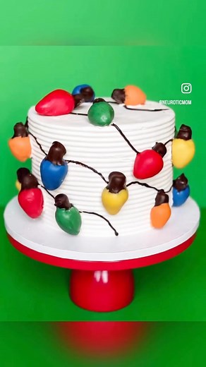 639K views · 2.6K reactions | Decorated this cake with the LARGE Christmas lightbulbs! | Neurotic Mom | Facebook