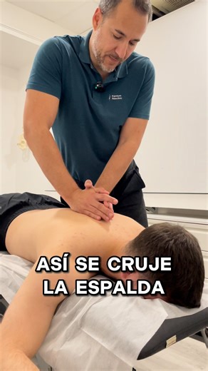 😱 Así se cruje la espalda 💥 #crujidos #chiropractic #quiropraxia #cracking #osteopatiavalencia #osteopatia #quiropractica #fisioterapiavalencia #premiumfisioclinic | premiumfisioclinic