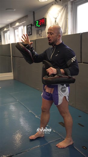 A good drill to practice with your partner on the pads to break habits and mix up your reactions. This stops you from falling into the same go-to sequences and helps you respond more naturally — which translates directly into fighting. Pad work can get very repetitive and predictable, so adding drills like this keeps you sharp and adaptable instead of just going through the motions. If you like this type of content, stay tuned for Thai Jai Tutorials dropping this Sunday — you’ll get access to a 