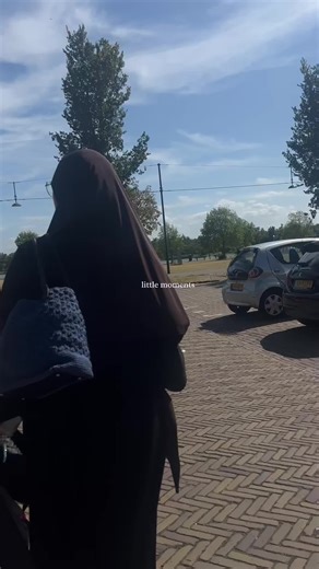 crocheting at the beach 🎀💞 #fyp #voorjou #crochet