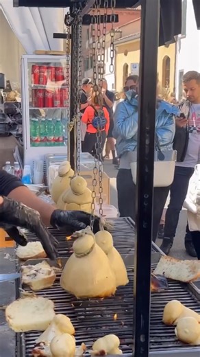 The ultimate cheese lover’s dream! CACIOCAVALLO, a traditional Southern Italian cheese, slowly melts over the fire before being spread on rustic bread... rich, smoky, and absolutely irresistible. It’s a piece of Italian history you can taste. 👉 Discover more authentic Italian recipes and traditions here: https://www.vincenzosplate.com #fblifestyle @walkindsky | Vincenzo's Plate