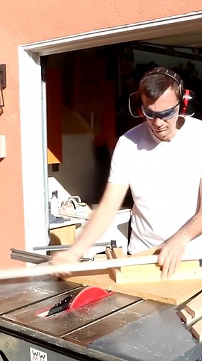 Making a Simple Picture Frame #diyprojects #woodworkingforbeginners #builders | Woodworking for Mere Mortals