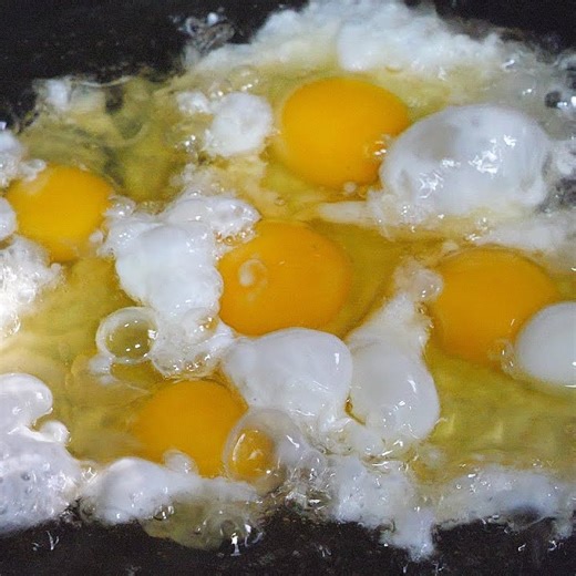 Fried egg on fried rice (60 year old traditional restaurant) Korean street food | My Pub Food