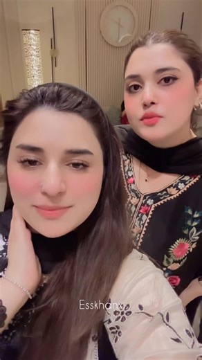 Israa Abdullah on Instagram: "Meetup mini vlog 💖 Thank you @kanwal.135 itne pyare gifts k liye 💕 #vlog"