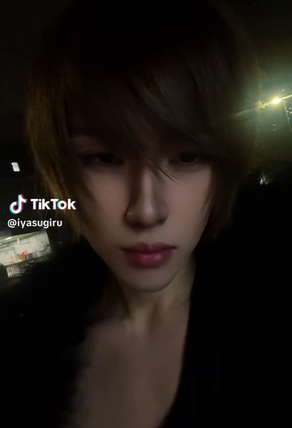 昼行灯の魅力：V系とデスノートの融合