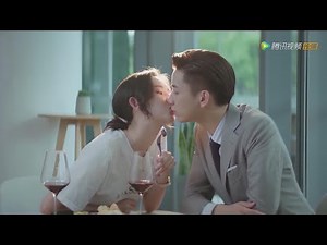 Cinderella kisses so much that the CEO can't stand it, and the two flirt in public!