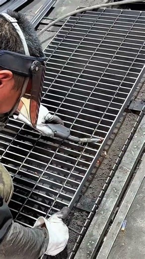 How Steel Grating is Made: The Welding Process Explained