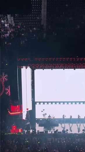 Tate McRae “exes” Live at Jingle Ball Intuit Dome #Shorts #TateMcRae #Exes #JingleBall2024 #concert