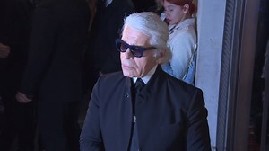 ✝️ Mode-Ikone Karl Lagerfeld ist tot: Wie «Paris Match» berichtet, ist er im Alter von 85 Jahren gestorben. Die Todesursache ist nicht bekannt. Offenbar wurde er am Montagabend notfallmässig in ein Spital eingeliefert. | Blick