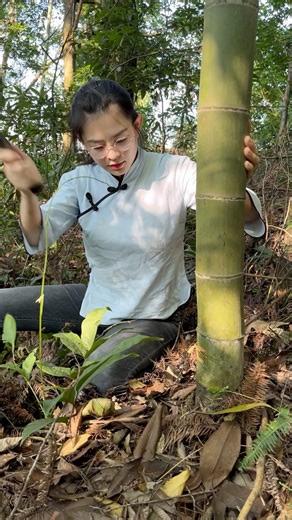 2M views · 35K reactions | This Rural Chinese Girl Built a Bamboo Pillow for Her Dad—and It’s Changing How We Sleep ✨ #diy #handmade #viralreels #viralvideos #foryou #homemade #village #villagelife #bamboo #crafts #woodworking #same | 乡村灵子 | Facebook