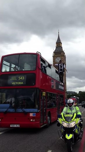 Dynamo Magician Bus trick London 2013
