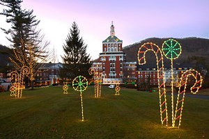 Festive Virginia Hotels to Visit During the Holiday Season