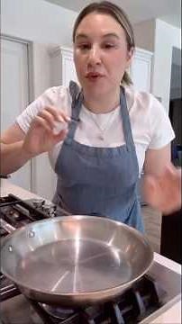 How to Cook Scrambled Eggs on a Stainless Steel Pan