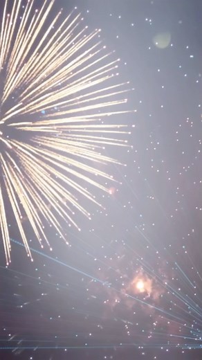 Get ready for 4 days of fireworks and fun during the Fourth of July Star Spangled Beach Party at Callaway Resort & Gardens!!! 🇺🇸 Enjoy four days of family adventures on the sunny shores of Robin Lake Beach with beach volleyball, putt putt, and water activities like water tubing and stand-up paddleboarding. Play all day on floating obstacle course Aqua Island, where your family can race across twisting bridges, scale towering inflatable mountains, and slip down gigantic slides into the sparklin