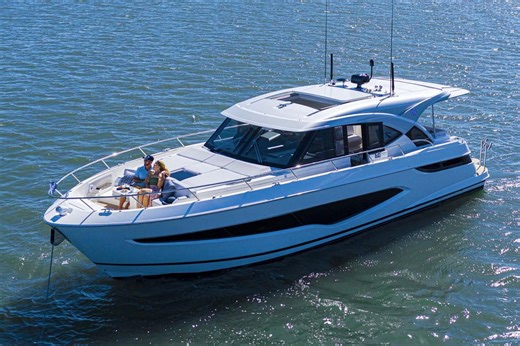 New 2026 Riviera 4300 Sport Express, 54235 Sturgeon Bay - Boat Trader