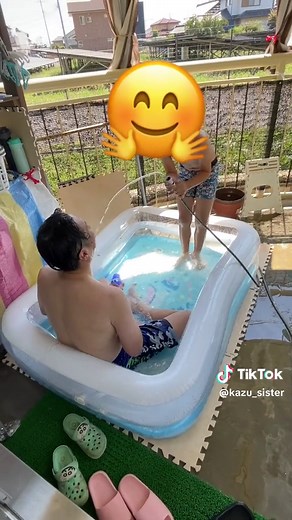 小学生ビキニのプール遊び！