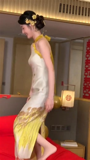 Romantic Wedding Moment ❤️ Groom Lifts Bride | Beautiful Chinese Wedding Scene #wedding #shorts