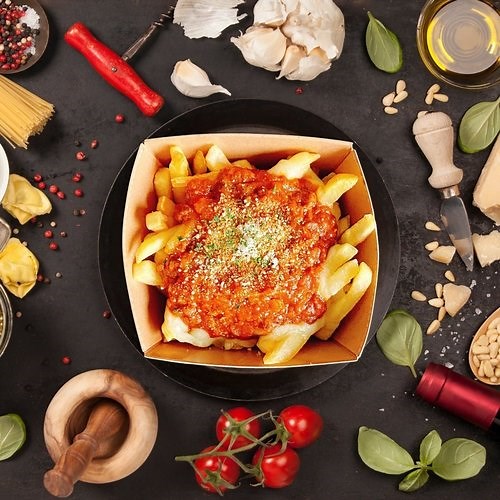 カナダ発祥「プーティン」はどんな料理？味わいは？作り方や人気レシピも紹介！