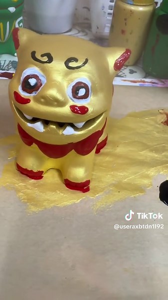 琉球村でシーサー色付け体験