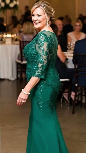 How to Style a Long Emerald Green Mother of the Bride Dress | Elegant Wedding Looks
