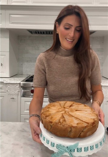 And just like that a upside down spiced pear cake made its debut on the #thanksgiving table ♥️ #recipe #inspo #love #momsoftiktok preheat oven at 350° Slice pears and coat in brown sugar. 1 yellow cake Duncan Hines cake mix (follow instructions) 2 teaspoons ground cinnamon 1 teaspoon ground ginger ½ teaspoon ground allspice ¼ teaspoon ground nutmeg Place parchment paper at bottom of spring form pan. Assemble pears. Pour batter on top and bake in oven Flip and serve.